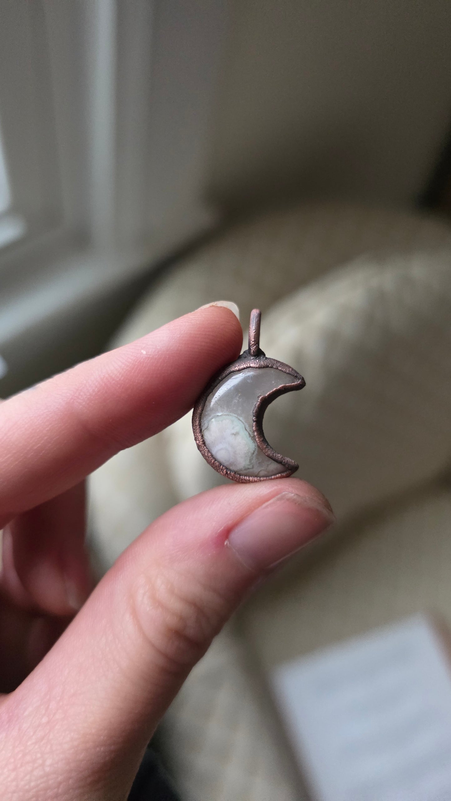 Flower agate copper moon pendant