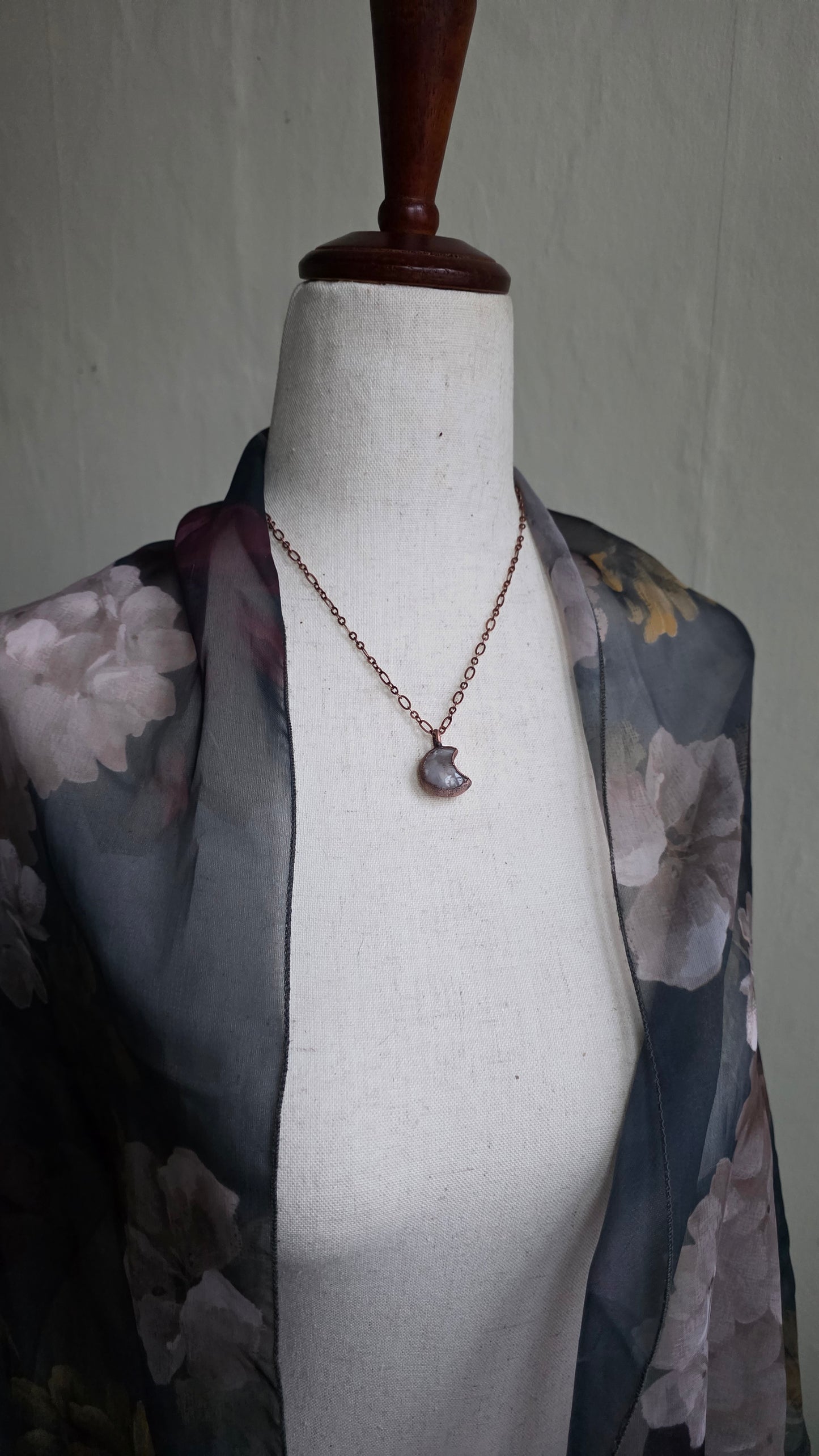 Flower agate copper moon pendant