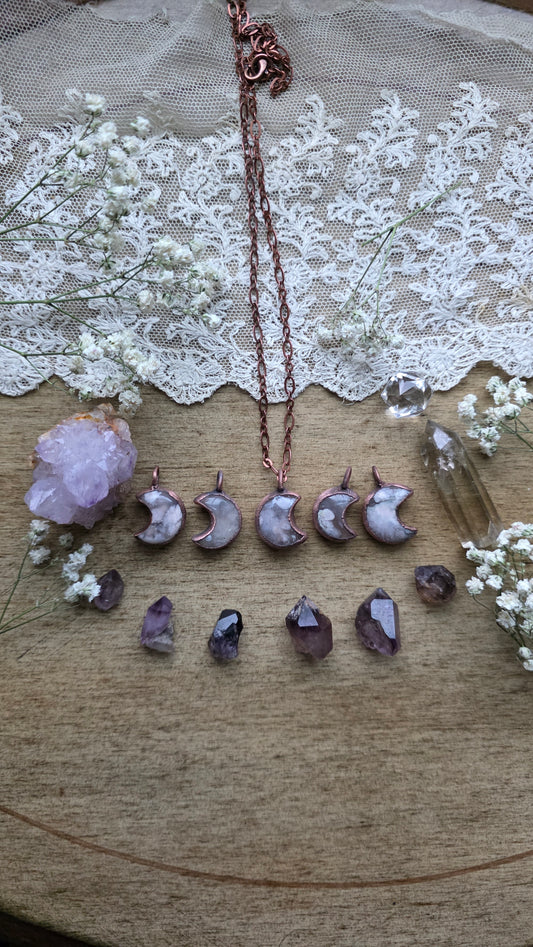 Flower agate copper moon pendant