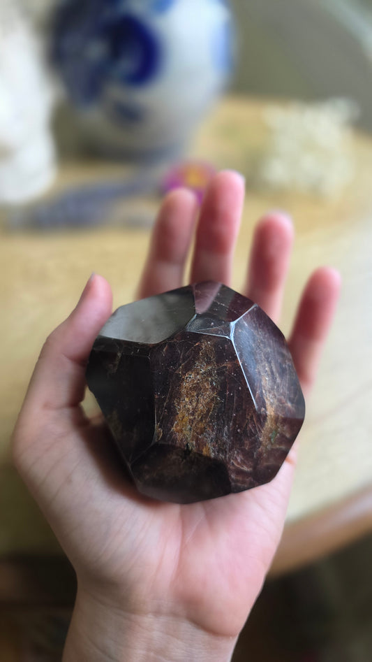 Garnet dodechahedron no. 1