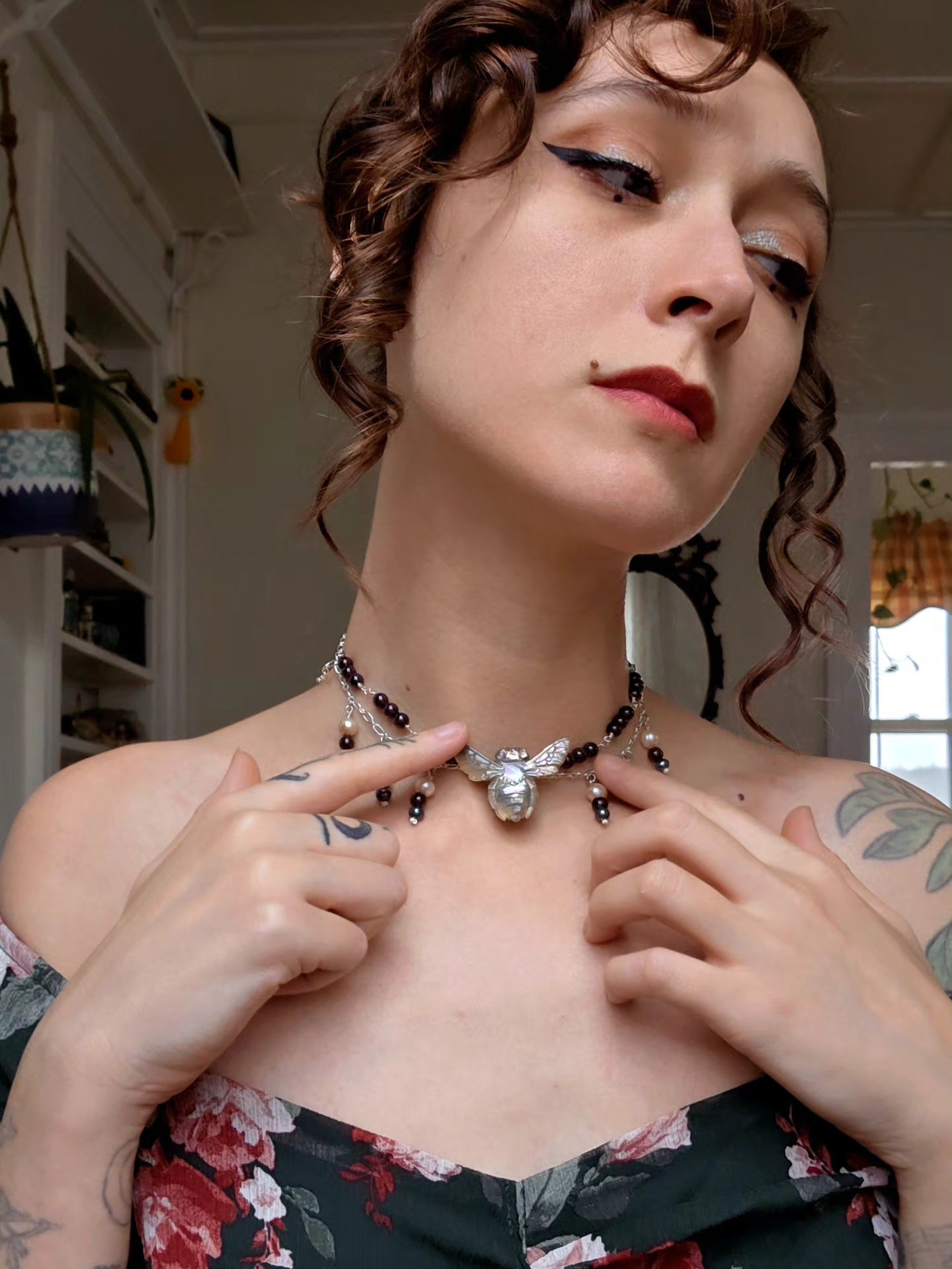 Abalone Bee Carving Choker with Garnet and Pearls